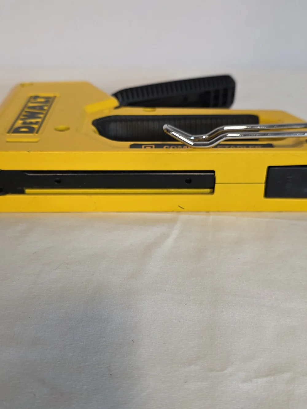 DEWALT DWHTTR130LH HEAVY-DUTY COMPACT STAPLER STAPLE GUN PINPOINT ACCURACY